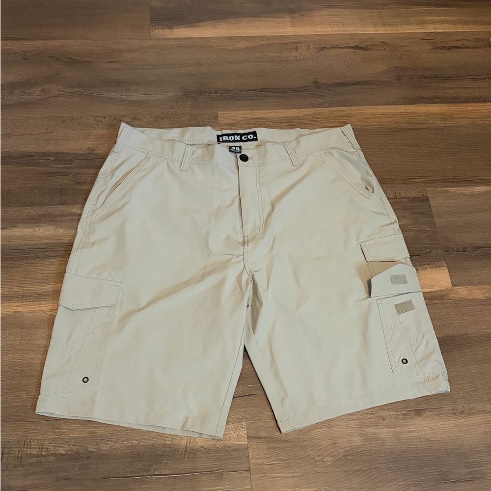 Men’s Iron Co. Tan Cargo Shorts Size 38
